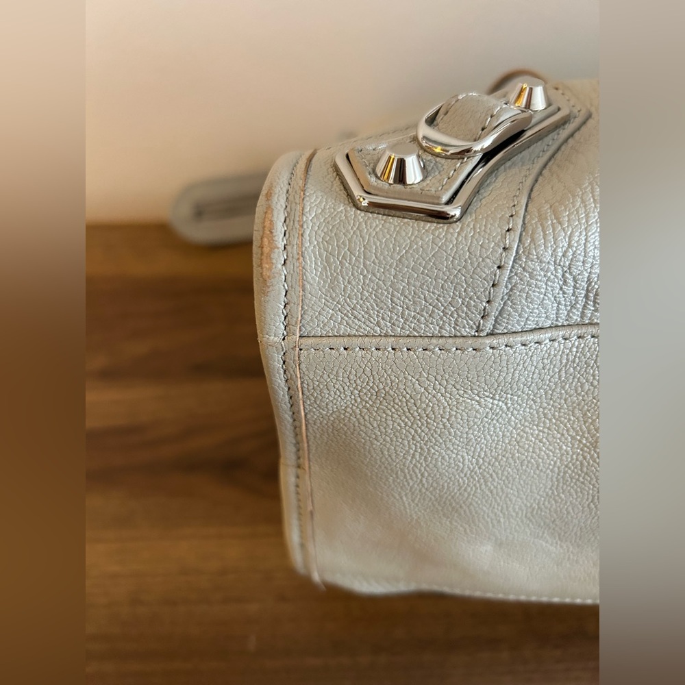 Authentic Balenciaga chèvre Metallic Edge City Bag in gris - Picture 7 of 16